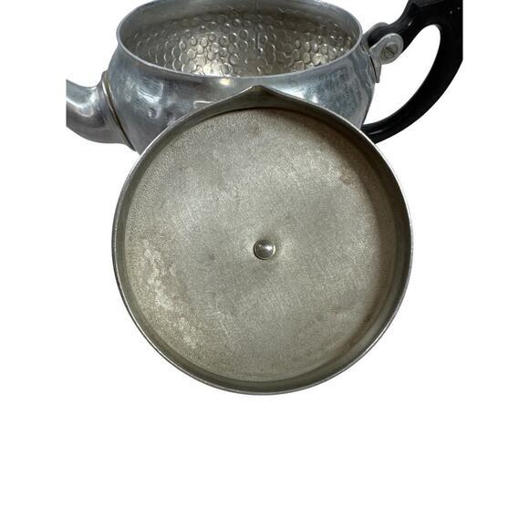 Vintage '50s N C Joseph Ltd. Stratford On Avon J106A Aluminum Hammered Teapot - Picture 6 of 10
